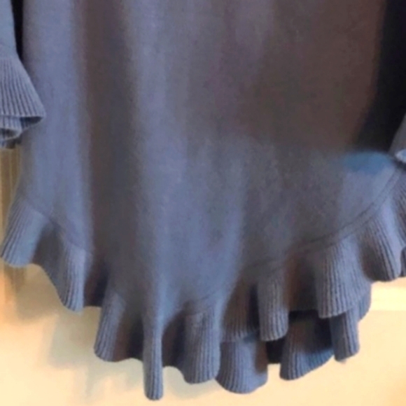 💙 Beautiful Cozy Sky Blue Ruffled Poncho - L/XL - Picture 2 of 9